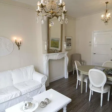 Chambres De Charme Apartment *